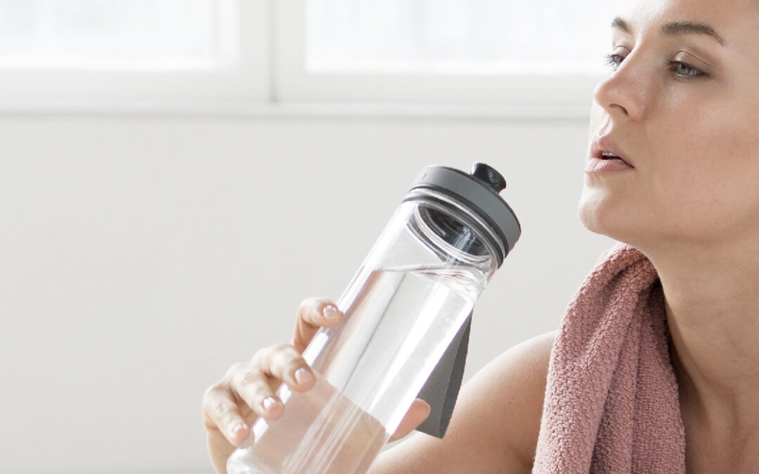Cómo el Agua Mineral Natural Ayuda a Mejorar tu Rendimiento Deportivo