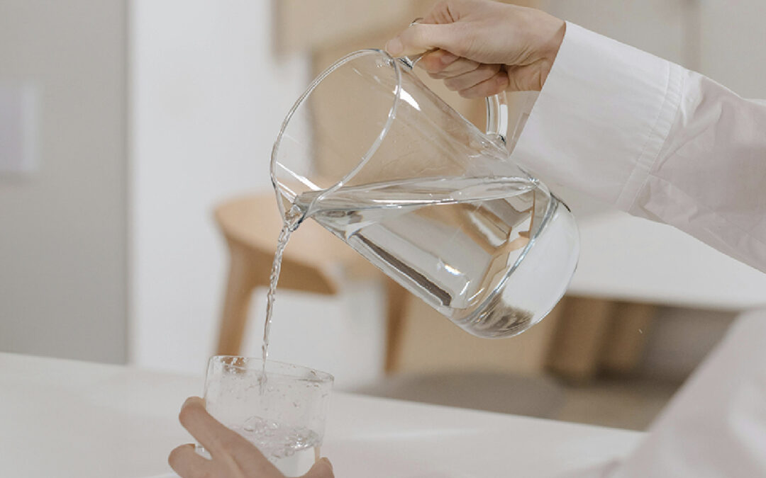 ¿Cuánta Agua Deberías Beber al Día Según los Expertos? – Guía Completa